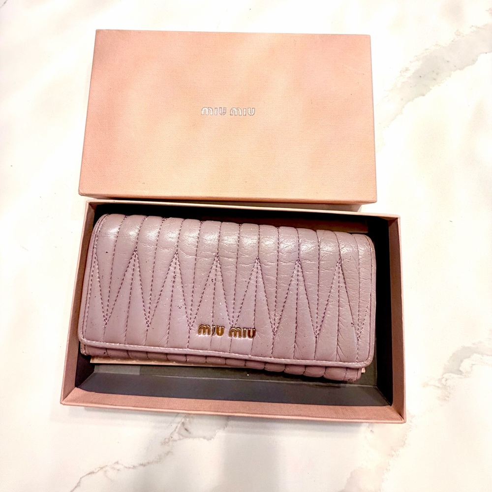 Miu Miu Quilted Leather Wallet in Dusty Pink